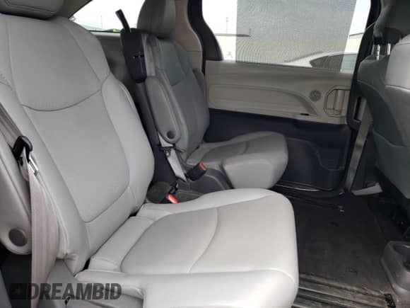 2021 Toyota Sienna XLE z VIN 5TDYRKEC0MS009162, wystawiony jako Copart lot #59762565 z przebiegiem 105 826 mil mil oraz Szkoda całkowita • Salvage title. Historia ofert i sprzedaży dostępna na DreamBid. Obrazek 11.