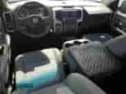 2019 Ram 1500 SLT z VIN 1C6RR6TT7KS701560, wystawiony jako Copart lot #69062195 z przebiegiem 91 165 mil mil oraz Czysty tytuł • Clean title. Historia ofert i sprzedaży dostępna na DreamBid. Obrazek 8.