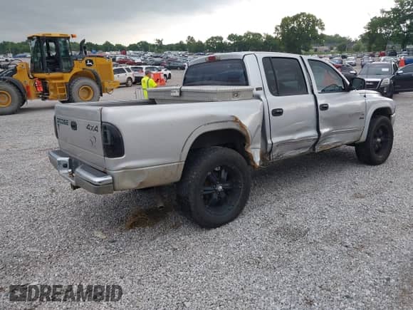 2001 Dodge Dakota Sport z VIN 1B7HG2AN91S225379, wystawiony jako IAAI lot #42443304 z przebiegiem 209 957 mil mil oraz . Historia ofert i sprzedaży dostępna na DreamBid. Obrazek 4.