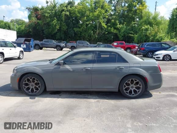 2018 Chrysler 300 S с VIN 2C3CCABG5JH143001, выставлен на аукционе IAAI как лот 42829269 с пробегом 225 925 миль миль и . История ставок и продаж доступна на DreamBid. Изображение 14.