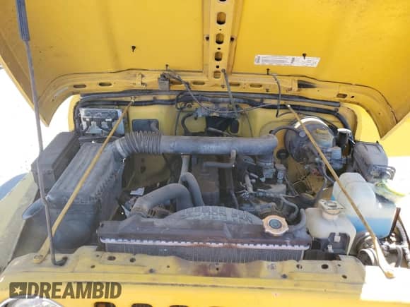 2000 Jeep Wrangler Sport z VIN 1J4FA49S0YP763894, wystawiony jako Copart lot #83925635 z przebiegiem 205 752 mil mil oraz Czysty tytuł • Clean title. Historia ofert i sprzedaży dostępna na DreamBid. Obrazek 11.