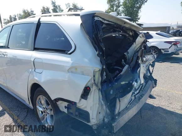 2021 Toyota Sienna Limited z VIN 5TDZSKFC1MS025314, wystawiony jako IAAI lot #42107397 z przebiegiem 108 514 mil mil oraz . Historia ofert i sprzedaży dostępna na DreamBid. Obrazek 18.