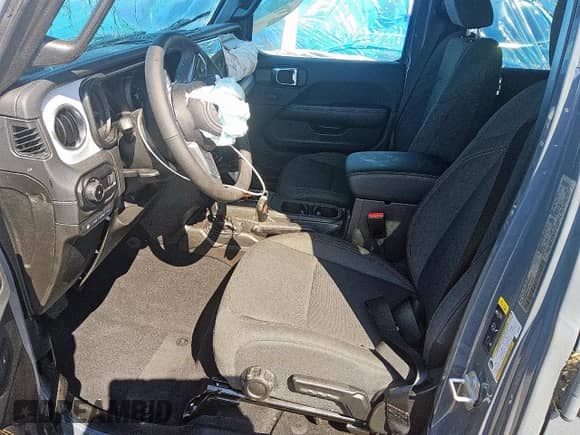 2025 Jeep Wrangler Sahara with VIN 1C4RJXP69SW600491, listed as a Copart auction lot 70372675 with 8,516 mi miles and Clean title. Bid and sale history available at DreamBid. Image 7.