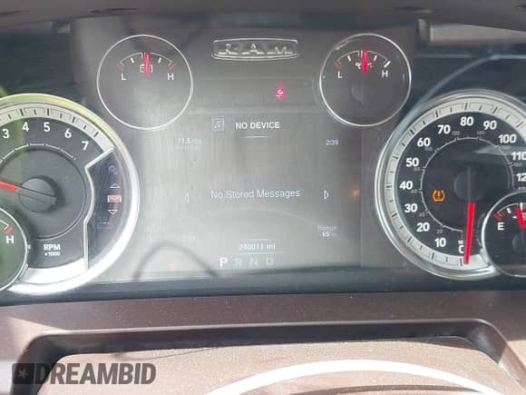 2013 Ram 1500 Big Horn z VIN 1C6RR7LT9DS557552, wystawiony jako IAAI lot #42472680 z przebiegiem 240 011 mil mil oraz . Historia ofert i sprzedaży dostępna na DreamBid. Obrazek 7.