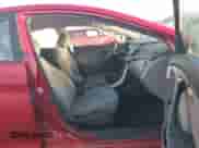 2014 Hyundai Elantra SE z VIN 5NPDH4AE9EH493392, wystawiony jako IAAI lot #43419885 z przebiegiem 136 933 mil mil oraz . Historia ofert i sprzedaży dostępna na DreamBid. Obrazek 5.