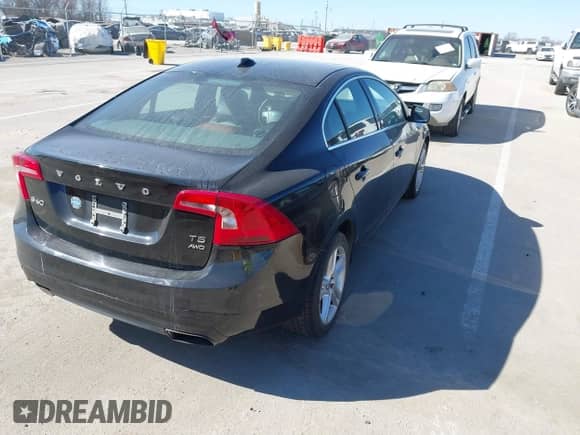 2015 Volvo S60 T5 Premier с VIN YV1612TK4F2356751, выставлен на аукционе IAAI как лот 41666654 с пробегом Не указан миль и . История ставок и продаж доступна на DreamBid. Изображение 4.