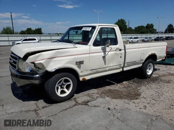 1990 Ford F-150 z VIN 1FTDF15Y5LPA89323, wystawiony jako Copart lot #62608275 z przebiegiem 86 922 mil mil oraz Czysty tytuł • Clean title. Historia ofert i sprzedaży dostępna na DreamBid. Obrazek 1.