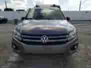 2012 Volkswagen Tiguan S с VIN WVGAV7AX4CW000140, выставлен на аукционе Copart как лот 80901355 с пробегом 133 056 миль миль и Списание • Salvage title. История ставок и продаж доступна на DreamBid. Изображение 5.