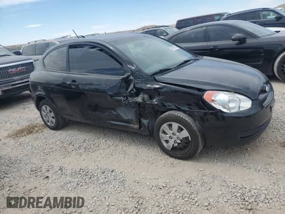 2010 Hyundai Accent GS z VIN KMHCM3AC9AU163201, wystawiony jako Copart lot #67979735 z przebiegiem 136 198 mil mil oraz Szkoda całkowita • Salvage title. Historia ofert i sprzedaży dostępna na DreamBid. Obrazek 4.