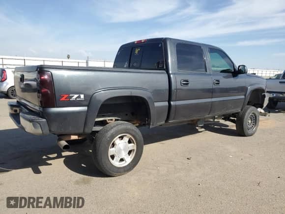 2005 Chevrolet Silverado 1500 LT with VIN 2GCEK13TX51247047, listed as a Copart auction lot 52769025 with 201,593 mi miles and Salvage title. Bid and sale history available at DreamBid. Image 3.