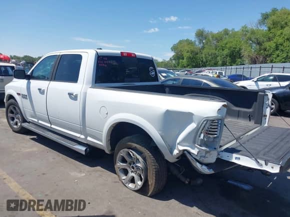 2014 Ram 1500 Laramie z VIN 1C6RR7VM1ES312946, wystawiony jako IAAI lot #42620415 z przebiegiem 163 405 mil mil oraz . Historia ofert i sprzedaży dostępna na DreamBid. Obrazek 3.