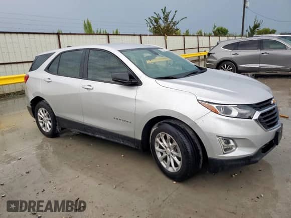 2020 Chevrolet Equinox LS z VIN 3GNAXHEV8LS586390, wystawiony jako Copart lot #82062445 z przebiegiem 26 014 mil mil oraz Szkoda całkowita • Salvage title. Historia ofert i sprzedaży dostępna na DreamBid. Obrazek 4.