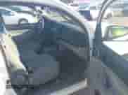 2009 Toyota Tacoma z VIN 5TENX22N79Z670356, wystawiony jako IAAI lot #43190438 z przebiegiem 236 526 mil mil oraz . Historia ofert i sprzedaży dostępna na DreamBid. Obrazek 5.