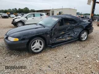 1995 Ford Mustang z VIN 1FALP45T3SF198520, wystawiony jako Copart lot #56721235 z przebiegiem 128 704 mil mil oraz Szkoda całkowita • Salvage title. Historia ofert i sprzedaży dostępna na DreamBid. Obrazek 1.