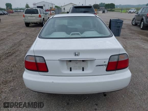 1997 Honda Accord LX с VIN 1HGCD7231VA005258, выставлен на аукционе IAAI как лот 42392761 с пробегом 127 740 миль миль и . История ставок и продаж доступна на DreamBid. Изображение 16.