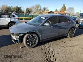 2022 Hyundai Ioniq 5 SE с VIN KM8KMDAF2NU066973, выставлен на аукционе Copart как лот 55302655 с пробегом 72 158 миль миль и Списание • Salvage title. История ставок и продаж доступна на DreamBid. Изображение 1.