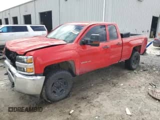 2018 Chevrolet Silverado 2500HD Work Truck z VIN 1GC2KUEG0JZ291807, wystawiony jako Copart lot #84658995 z przebiegiem 188 019 mil mil oraz Szkoda całkowita • Salvage title. Historia ofert i sprzedaży dostępna na DreamBid. Obrazek 1.