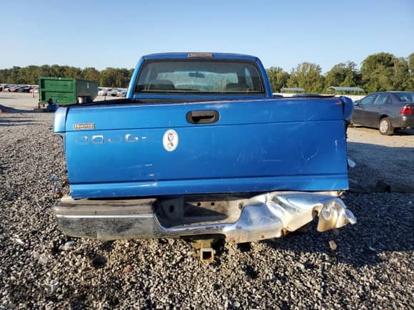 2000 Dodge 1500 z VIN 3B7HC12Z9YG128045, wystawiony jako Copart lot #72094865 z przebiegiem 136 887 mil mil oraz Szkoda całkowita • Salvage title. Historia ofert i sprzedaży dostępna na DreamBid. Obrazek 6.