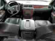 2012 Chevrolet Tahoe LTZ с VIN 1GNSCCE09CR326736, выставлен на аукционе Copart как лот 54181515 с пробегом 164 319 миль миль и Списание • Salvage title. История ставок и продаж доступна на DreamBid. Изображение 8.