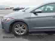 2017 Hyundai Elantra SE z VIN KMHD84LF3HU368898, wystawiony jako IAAI lot #42904443 z przebiegiem 93 536 mil mil oraz . Historia ofert i sprzedaży dostępna na DreamBid. Obrazek 20.