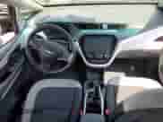 2020 Chevrolet Bolt EV LT z VIN 1G1FY6S03L4119637, wystawiony jako Copart lot #64858963 z przebiegiem 33 705 mil mil oraz . Historia ofert i sprzedaży dostępna na DreamBid. Obrazek 8.