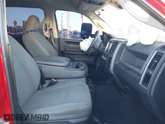 2018 Ram 1500 Express z VIN 1C6RR6KGXJS278282, wystawiony jako IAAI lot #41106230 z przebiegiem 101 997 mil mil oraz . Historia ofert i sprzedaży dostępna na DreamBid. Obrazek 5.