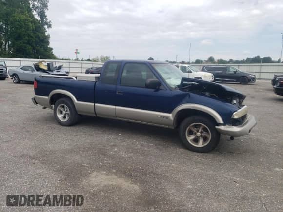 1998 Chevrolet S-10 LS z VIN 1GCCS19X6W8252312, wystawiony jako Copart lot #67436335 z przebiegiem 201 487 mil mil oraz Szkoda całkowita • Salvage title. Historia ofert i sprzedaży dostępna na DreamBid. Obrazek 4.