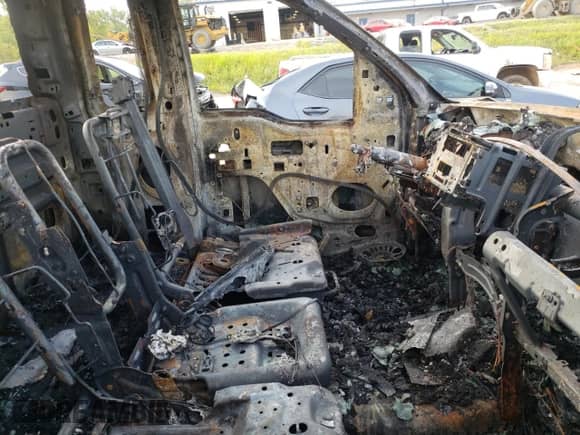 2006 Ford F-150 XL z VIN 1FTRF12206NA81118, wystawiony jako Copart lot #67307154 z przebiegiem Nie podano mil oraz Nie do naprawy • Non repairable. Historia ofert i sprzedaży dostępna na DreamBid. Obrazek 7.