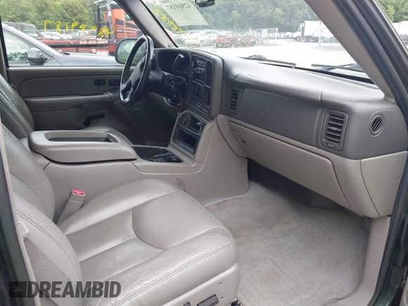 2004 Chevrolet Tahoe Z71 with VIN 1GNEK13T04R131675, listed as a IAAI auction lot 42989187 with 135,525 mi miles and . Bid and sale history available at DreamBid. Image 5.