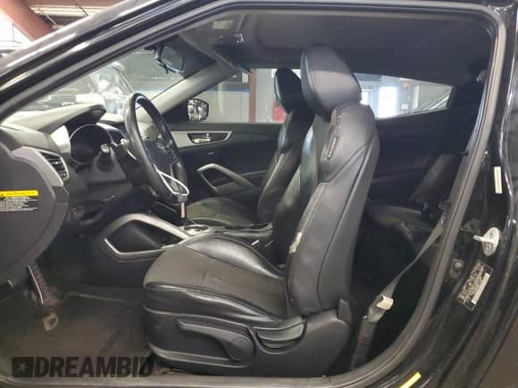 2013 Hyundai Veloster w/Black Int z VIN KMHTC6AD3DU111385, wystawiony jako Copart lot #86124085 z przebiegiem 144 014 mil mil oraz Czysty tytuł • Clean title. Historia ofert i sprzedaży dostępna na DreamBid. Obrazek 7.