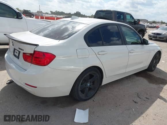 2015 BMW 3 Series 320i с VIN WBA3B1G57FNT03736, выставлен на аукционе IAAI как лот 43501186 с пробегом Не указан миль и . История ставок и продаж доступна на DreamBid. Изображение 4.