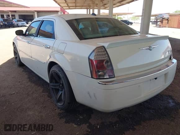 2006 Chrysler 300 C with VIN 2C3LA63H46H171714, listed as a IAAI auction lot 42821571 with 186,505 mi miles and . Bid and sale history available at DreamBid. Image 3.