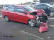 2014 Hyundai Accent GLS z VIN KMHCT4AE8EU648302, wystawiony jako IAAI lot #43269524 z przebiegiem 210 060 mil mil oraz . Historia ofert i sprzedaży dostępna na DreamBid. Obrazek 1.