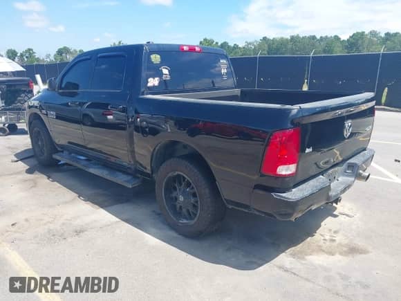 2015 Ram 1500 Express z VIN 1C6RR7KT5FS588821, wystawiony jako IAAI lot #43003906 z przebiegiem 177 181 mil mil oraz . Historia ofert i sprzedaży dostępna na DreamBid. Obrazek 3.