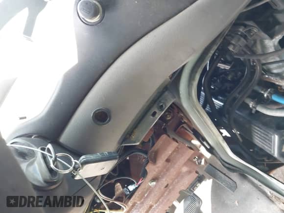 2000 Ford Econoline Cargo с VIN 1FTRE14W4YHB10303, выставлен на аукционе IAAI как лот 41317501 с пробегом 195 526 миль миль и . История ставок и продаж доступна на DreamBid. Изображение 11.