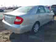 2002 Toyota Camry LE z VIN 4T1BE32K82U102485, wystawiony jako IAAI lot #41344038 z przebiegiem 80 386 mil mil oraz . Historia ofert i sprzedaży dostępna na DreamBid. Obrazek 4.