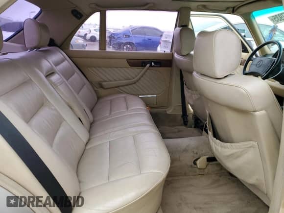 1990 Mercedes-Benz 300 с VIN WDBCA25D3LA518263, выставлен на аукционе Copart как лот 59987935 с пробегом 185 108 миль миль и Чистый • Clean title. История ставок и продаж доступна на DreamBid. Изображение 10.