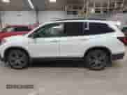 2022 Honda Pilot Sport z VIN 5FNYF6H35NB042711, wystawiony jako IAAI lot #43217888 z przebiegiem 69 243 mil mil oraz . Historia ofert i sprzedaży dostępna na DreamBid. Obrazek 14.