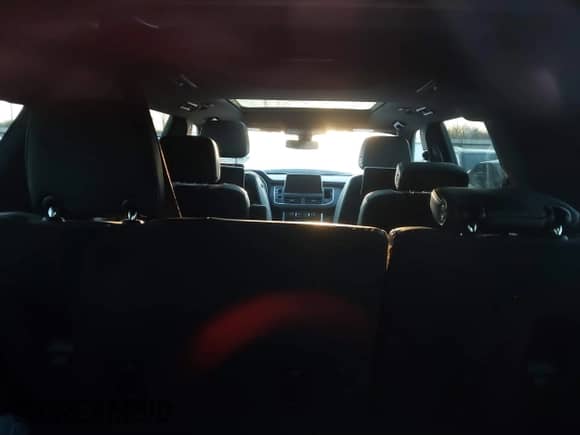2022 Chevrolet Suburban Z71 z VIN 1GNSKDKD6NR150067, wystawiony jako IAAI lot #41684815 z przebiegiem 73 416 mil mil oraz . Historia ofert i sprzedaży dostępna na DreamBid. Obrazek 17.
