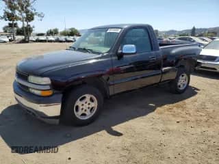 2002 Chevrolet Silverado 1500 z VIN 1GCEC14X22Z285115, wystawiony jako Copart lot #69110495 z przebiegiem 152 950 mil mil oraz Szkoda całkowita • Salvage title. Historia ofert i sprzedaży dostępna na DreamBid. Obrazek 1.