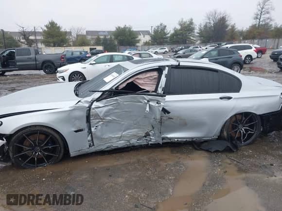 2014 BMW 7 Series ALPINA B7 xDrive with VIN WBAYF8C56ED653257, listed as a IAAI auction lot 41105402 with 81,462 mi miles and . Bid and sale history available at DreamBid. Image 6.