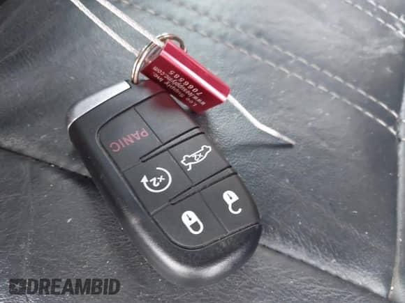 2014 Chrysler 300 S с VIN 2C3CCAGG0EH365847, выставлен на аукционе IAAI как лот 42719114 с пробегом 165 934 миль миль и . История ставок и продаж доступна на DreamBid. Изображение 11.