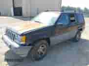 1996 Jeep Grand Cherokee Laredo z VIN 1J4GZ58SXTC280868, wystawiony jako IAAI lot #42653608 z przebiegiem 188 867 mil mil oraz . Historia ofert i sprzedaży dostępna na DreamBid. Obrazek 2.