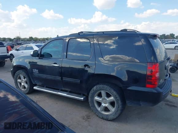 2013 Chevrolet Tahoe LT с VIN 1GNSCBE01DR153743, выставлен на аукционе IAAI как лот 43369855 с пробегом 270 663 миль миль и . История ставок и продаж доступна на DreamBid. Изображение 14.