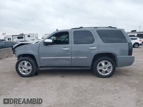 2009 Chevrolet Tahoe LTZ с VIN 1GNFC33099R297719, выставлен на аукционе IAAI как лот 42064490 с пробегом 215 466 миль миль и . История ставок и продаж доступна на DreamBid. Изображение 15.