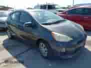 2012 Toyota Prius One z VIN JTDKDTB31C1026286, wystawiony jako IAAI lot #42937931 z przebiegiem 103 470 mil mil oraz . Historia ofert i sprzedaży dostępna na DreamBid. Obrazek 1.