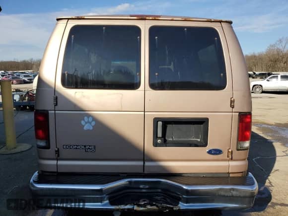 1998 Ford Econoline Cargo с VIN 1FTRE14L5WHA03926, выставлен на аукционе Copart как лот 84072344 с пробегом 225 892 миль миль и Списание • Salvage title. История ставок и продаж доступна на DreamBid. Изображение 6.