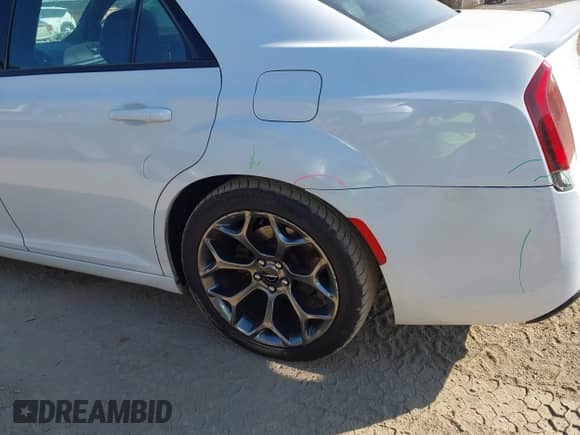 2015 Chrysler 300 S с VIN 2C3CCABG4FH872498, выставлен на аукционе IAAI как лот 43212179 с пробегом 164 512 миль миль и . История ставок и продаж доступна на DreamBid. Изображение 20.