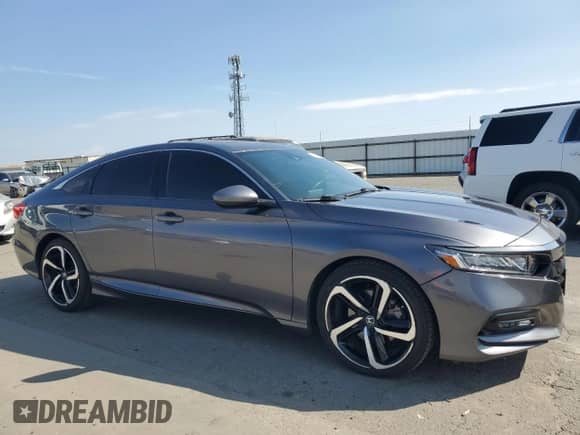 2018 Honda Accord Sport z VIN 1HGCV2F32JA035664, wystawiony jako Copart lot #82114525 z przebiegiem 71 877 mil mil oraz Czysty tytuł • Clean title. Historia ofert i sprzedaży dostępna na DreamBid. Obrazek 4.