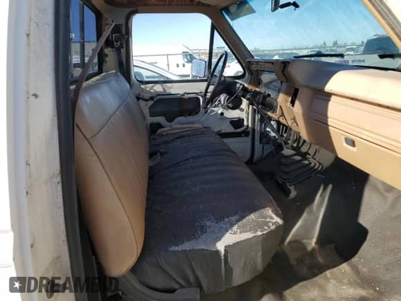 1985 Ford F-150 z VIN 1FTDF15YXFPA97115, wystawiony jako Copart lot #87000634 z przebiegiem 28 229 mil mil oraz Czysty tytuł • Clean title. Historia ofert i sprzedaży dostępna na DreamBid. Obrazek 10.